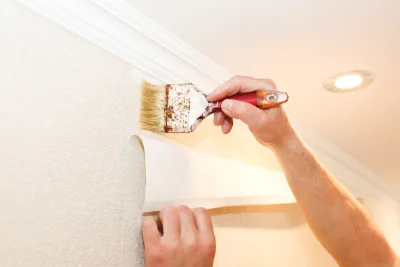 Pose de papier peint à Apinac — revêtements muraux et toiles de verre